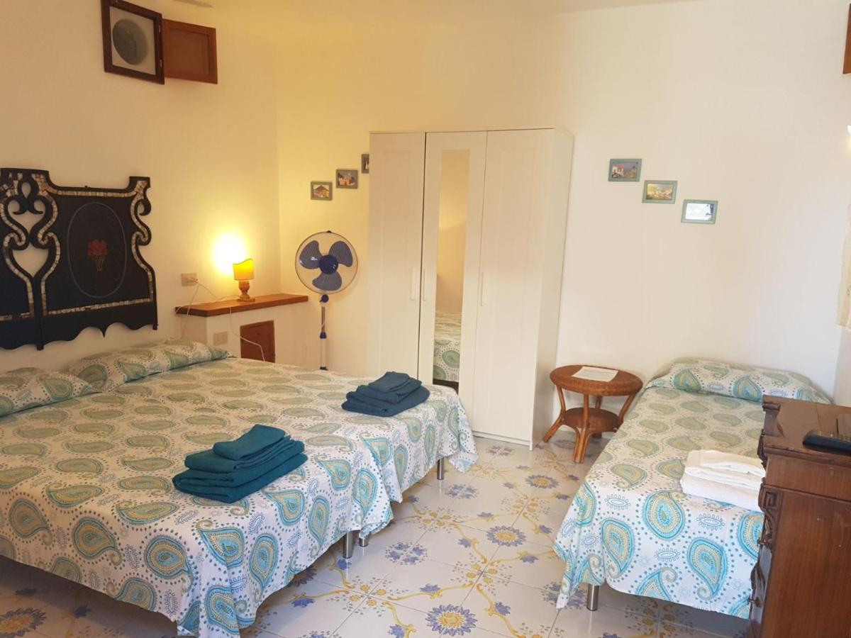 Con I Piedi Nell'Acqua Apartment Стромболи Екстериор снимка