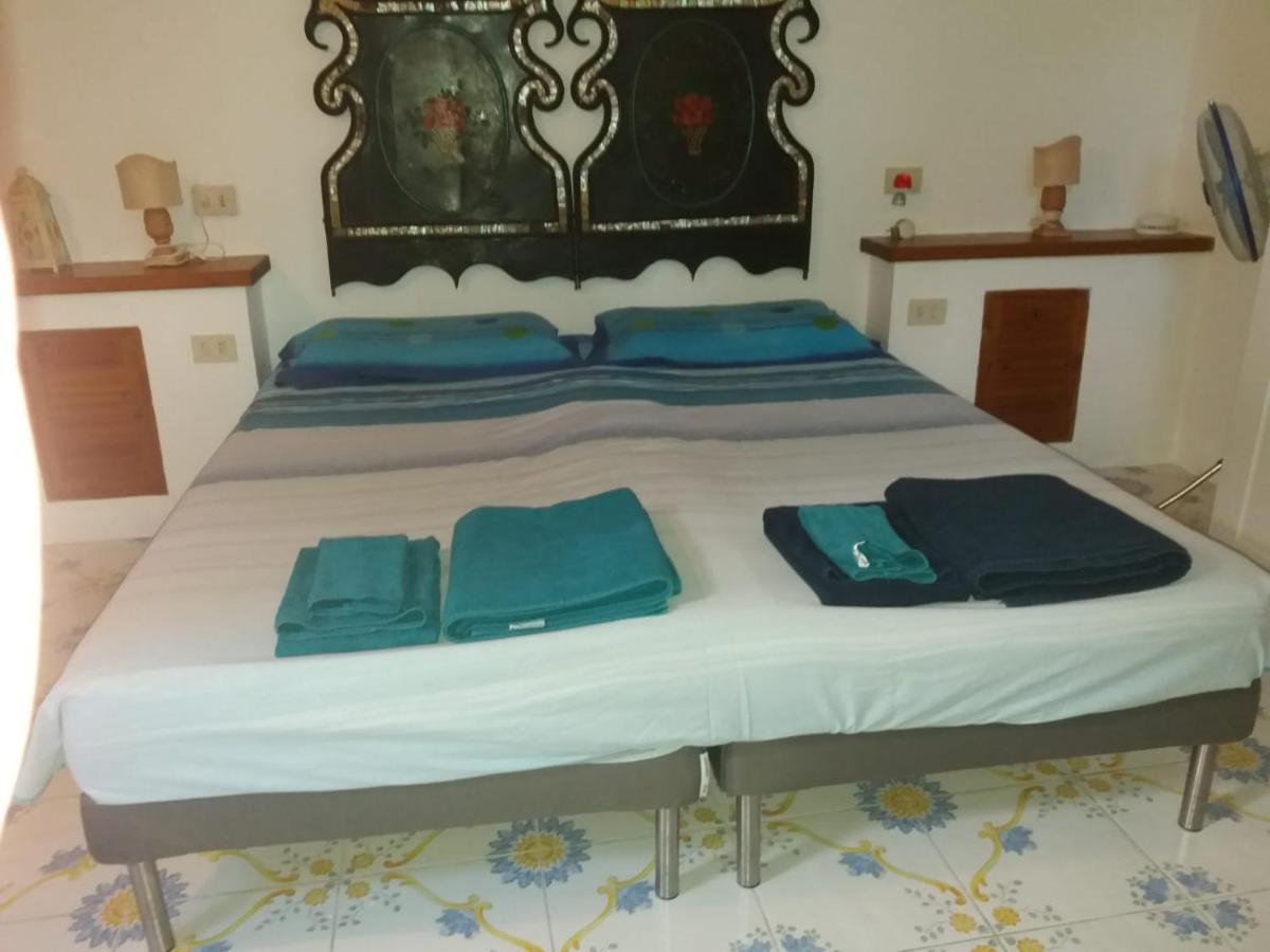 Con I Piedi Nell'Acqua Apartment Стромболи Екстериор снимка