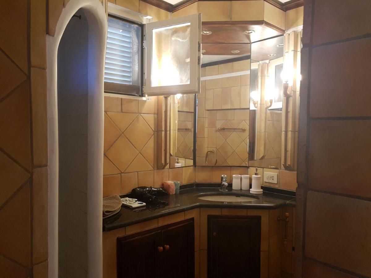 Con I Piedi Nell'Acqua Apartment Стромболи Екстериор снимка