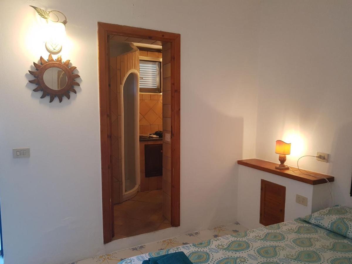 Con I Piedi Nell'Acqua Apartment Стромболи Екстериор снимка