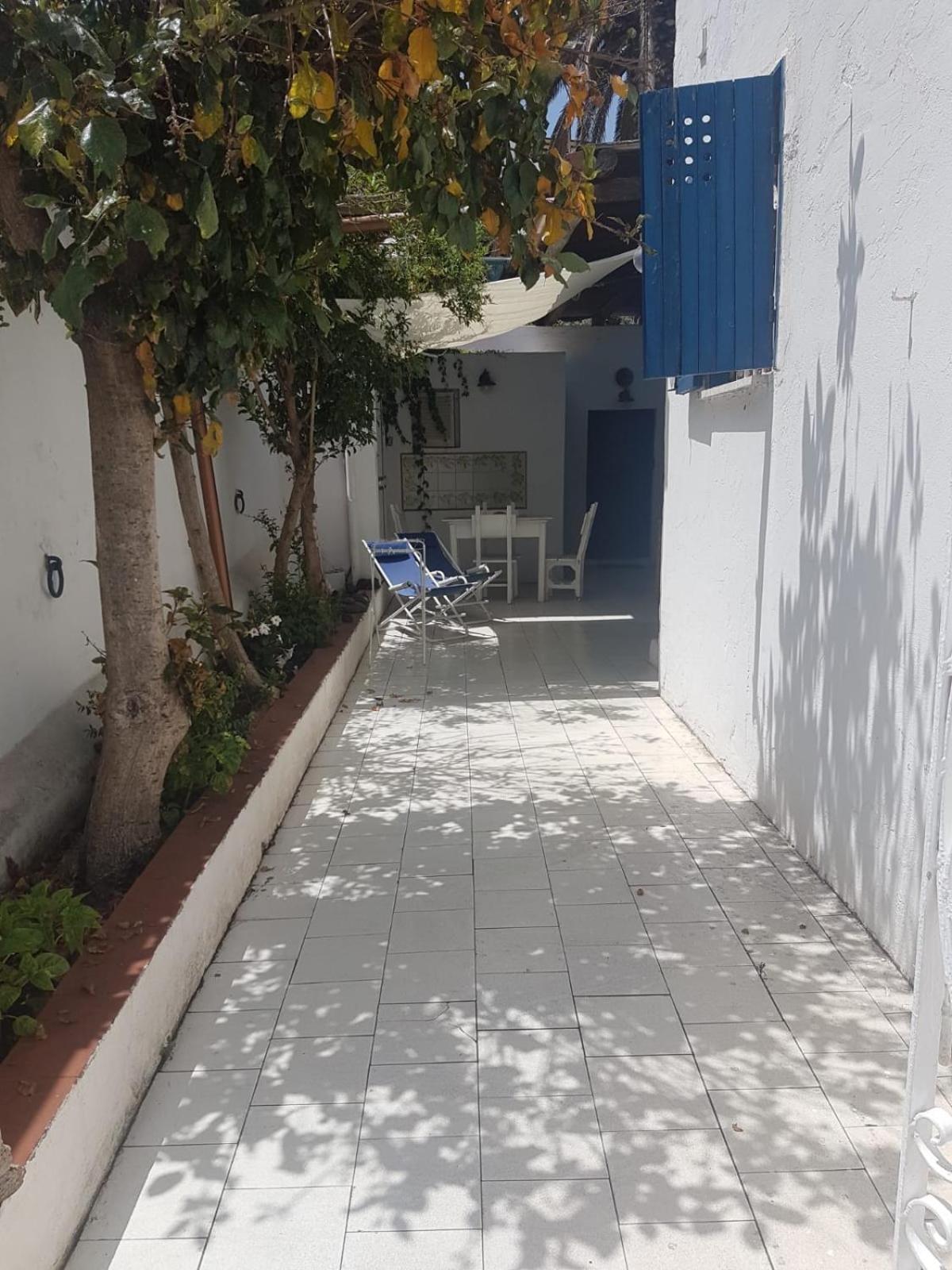 Con I Piedi Nell'Acqua Apartment Стромболи Стая снимка